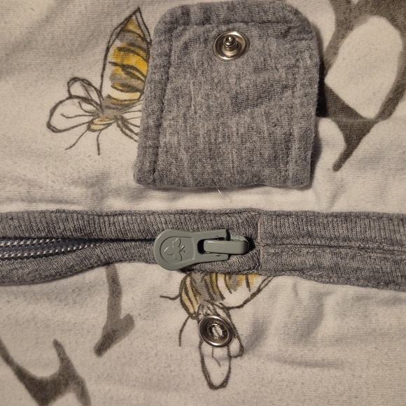 Burt's Bees Baby Medium sleep sack popped stitches on back neck well loved - Picture 4 of 5